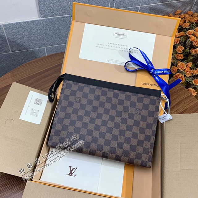 LV專櫃2023新款升級版男士手包 M41696咖格 路易威登Pochette Voyage中號手袋手拿包 dn1041